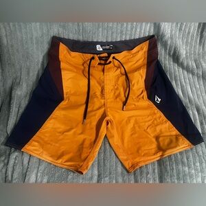 Volcom Boardshorts 34" waist swimming trunks